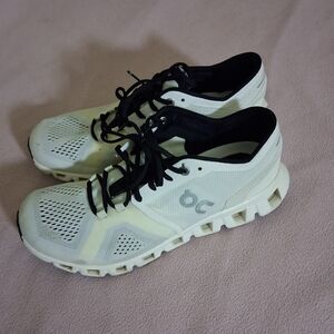 On Running Black and Cream Oncloud Shoes Sz 8w